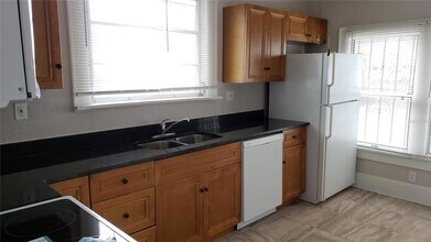 411 Ave E SE in Winter Haven, FL - Foto de edificio - Building Photo