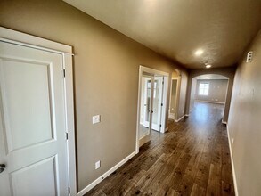 2395 Chelan St in Ephrata, WA - Foto de edificio - Building Photo