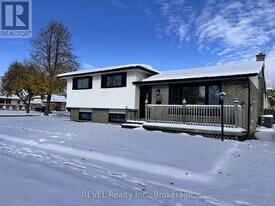 7109 Jill Dr in Niagara Falls, ON - Building Photo