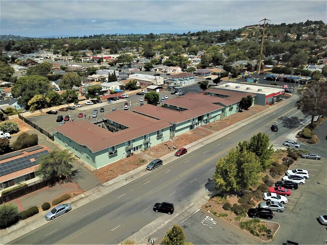 Oakwood Gardens in Vallejo, CA - Building Photo - Primary Photo