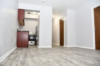 5724 N Kenmore Ave, Unit 1040-218 in Chicago, IL - Building Photo - Building Photo