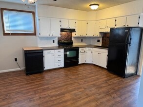 1213 High St in Leavenworth, KS - Building Photo - Building Photo