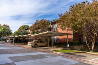 The Woods on Park Lane in Dallas, TX - Foto de edificio - Building Photo