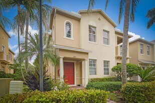 135 Seagrape Dr in Jupiter, FL - Building Photo