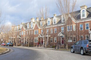 618 Garrison Sq SW in Calgary, AB - Building Photo