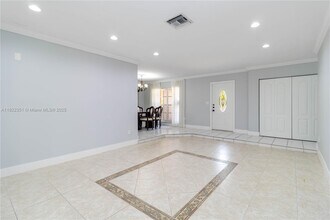 10260 SW 108th St in Miami, FL - Building Photo - Building Photo