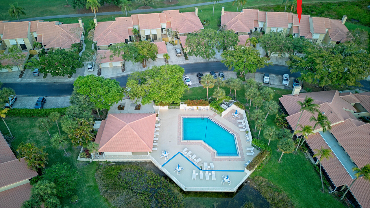 257 Old Meadow Way in Palm Beach Gardens, FL - Building Photo