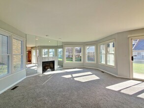 325 Satinwood Ct S in Buffalo Grove, IL - Building Photo - Building Photo