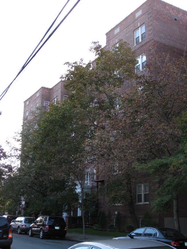 110-56 71st Ave in Flushing, NY - Building Photo - Building Photo