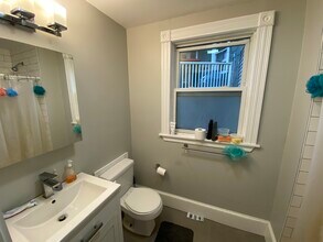 82 Hillside St, Unit 3 in Boston, MA - Foto de edificio - Building Photo