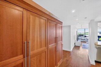 2555 Collins Ave in Miami, FL - Building Photo - Building Photo