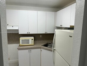17255 SW 95th Ave in Palmetto Bay, FL - Building Photo - Building Photo