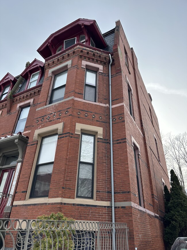 35 Moreland St, Unit #2 in Boston, MA - Foto de edificio - Building Photo