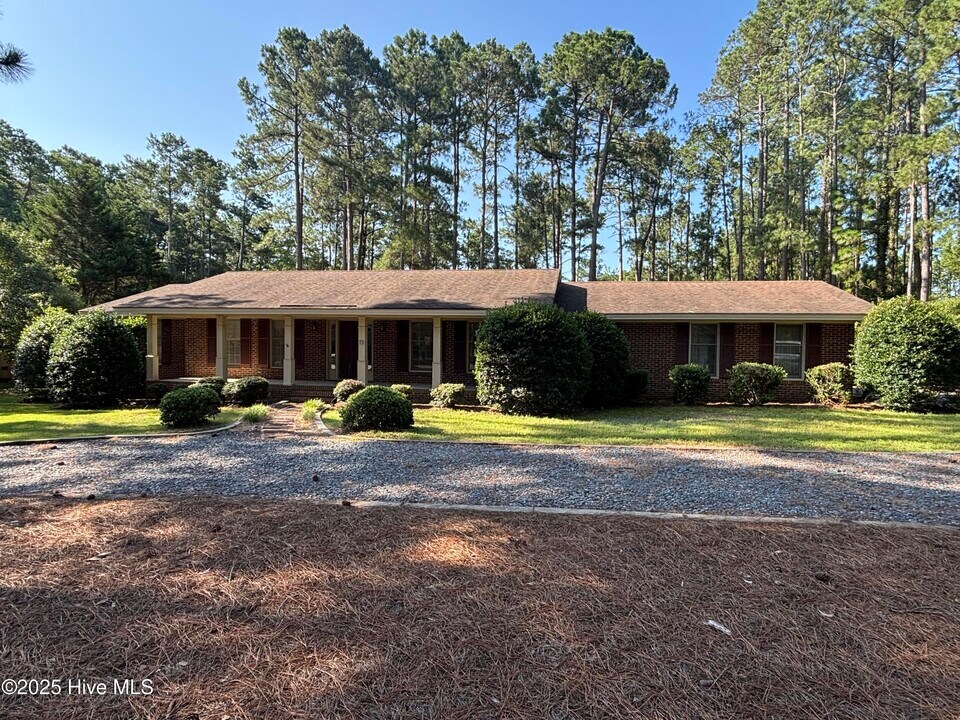 21 Bobolink Rd in Jackson Springs, NC - Building Photo