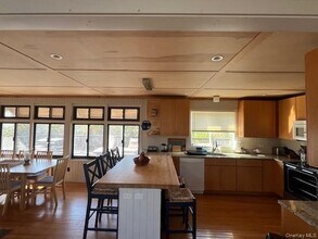 35 Sloop Walk in Bay Shore, NY - Building Photo - Building Photo