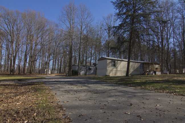 111 Shade Tree Dr in Reidsville, NC - Building Photo - Building Photo