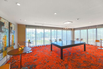 5350 NW 84th Ave in Doral, FL - Foto de edificio - Building Photo