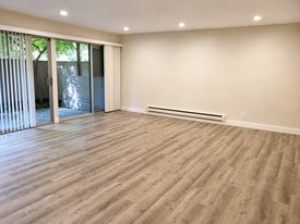 500 W Middlefield Rd, Unit 34 in Mountain View, CA - Building Photo