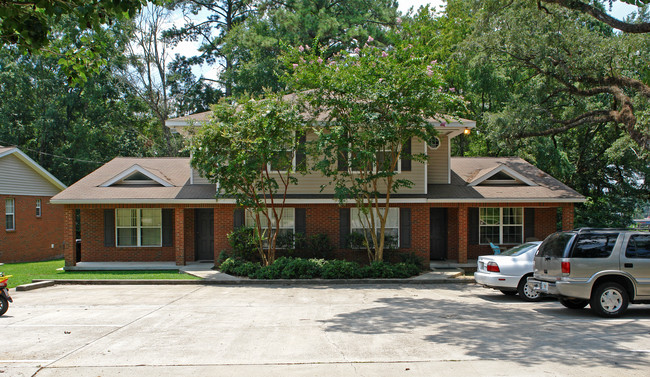 1921 Honeysuckle Dr in Tallahassee, FL - Building Photo - Building Photo