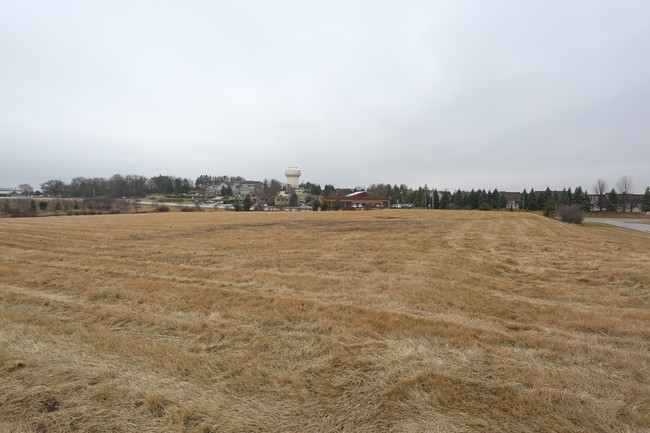 1 W Main St in St. Charles, IL - Building Photo - Primary Photo