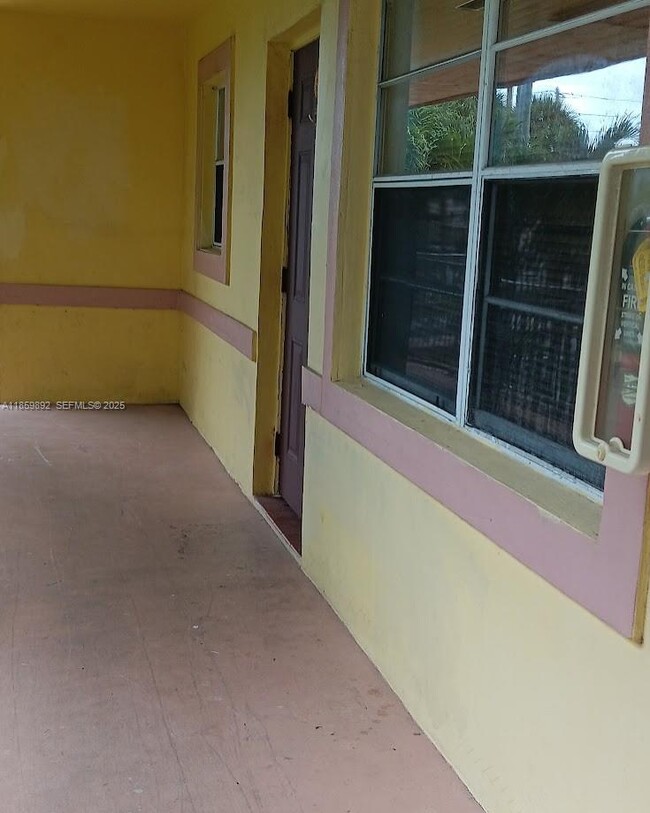 1826 Cleveland St in Hollywood, FL - Foto de edificio - Building Photo