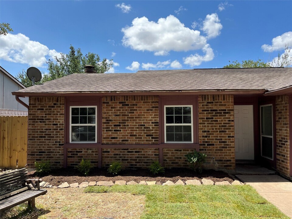 6906 Gettysburg Dr in Richmond, TX - Building Photo