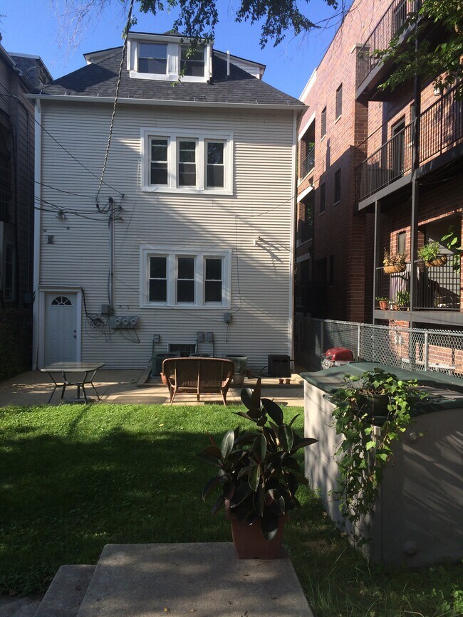 1835 W Addison St, Unit 1 in Chicago, IL - Building Photo - Building Photo