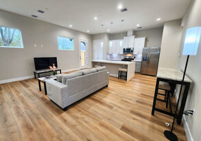 8111 Esther Acres Ln in Houston, TX - Building Photo
