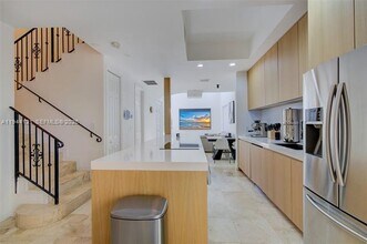 4867 Ponce de Leon Blvd in Coral Gables, FL - Building Photo - Building Photo