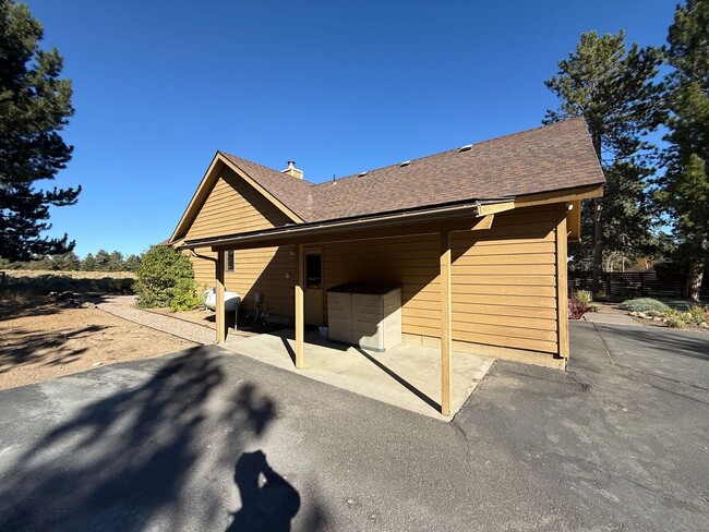 64131 Tumalo Rim Dr in Bend, OR - Building Photo - Building Photo