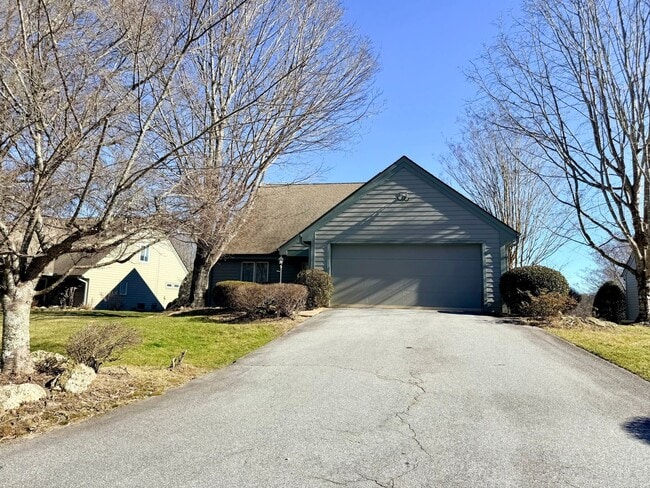 property at 104 Highview Ln