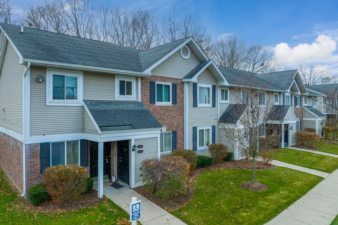 Orchard Creek Village in Farmington Hills, MI - Building Photo