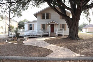 15 E 8th St in San Juan, TX - Building Photo