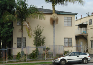 1613 Hillhurst Ave in Los Angeles, CA - Building Photo - Building Photo