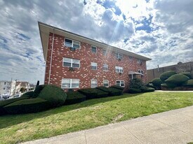 35 Beers St in Bridgeport, CT - Building Photo