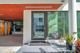 11 Century Ln in Miami Beach, FL - Building Photo - Building Photo