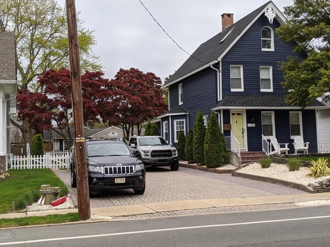 property at 1121 Bay Ave