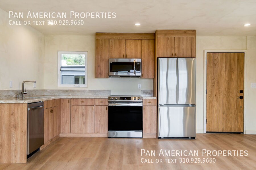 1105 N Pacific Coast Hwy in Laguna Beach, CA - Building Photo