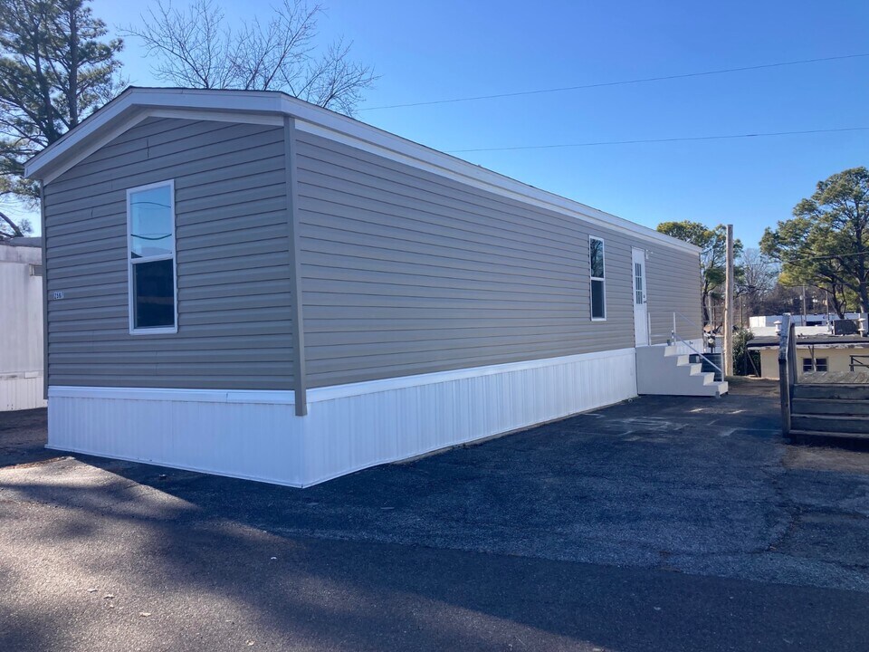 2573 E Don Krag Cir in Memphis, TN - Building Photo