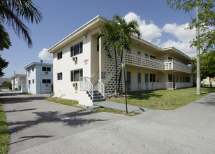 North Shore Apartments in North Miami Beach, FL - Building Photo - Building Photo