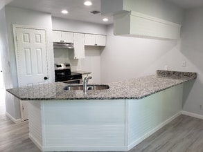 7576 Windsor Oaks in San Antonio, TX - Building Photo - Building Photo