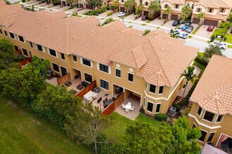 10384 Wellington Parc Dr in Wellington, FL - Building Photo - Building Photo