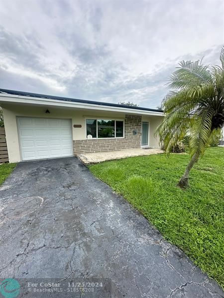 6877 NW 28th St in Sunrise, FL - Building Photo - Building Photo