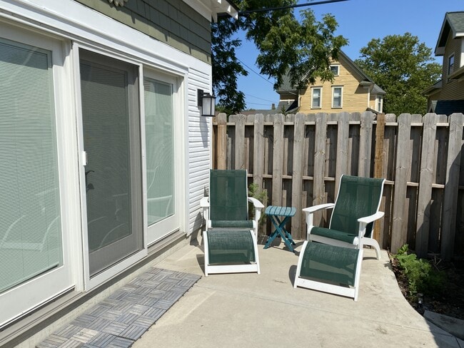 property at 231 W 17th St