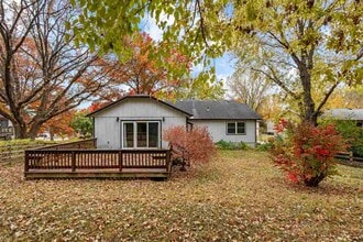 16 Penfro Dr in Iowa City, IA - Building Photo - Building Photo