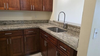 15304 SW 72nd St in Miami, FL - Building Photo - Building Photo