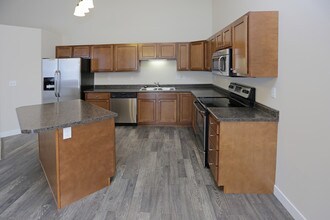 Triangle Townhomes - STUNNING UNITS! in Fargo, ND - Foto de edificio - Interior Photo