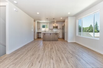 420 Mitchell Ave in Port Orchard, WA - Building Photo - Building Photo
