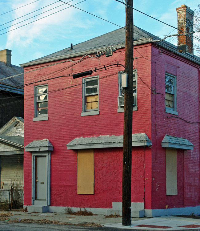 2417 Kenton St in Cincinnati, OH - Foto de edificio - Building Photo