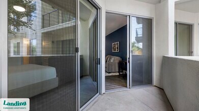 2323 E Highland Ave, Unit 2232 in Phoenix, AZ - Building Photo - Building Photo